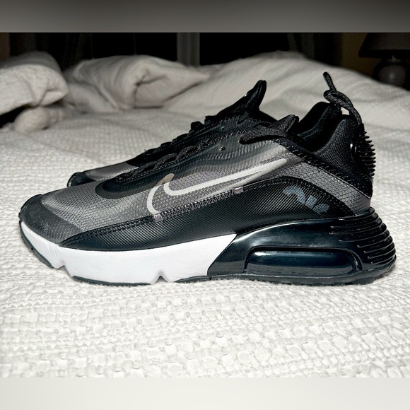 NWOB‼️- NIKE AIR MAX 2090 Running Sneakers (Black/Grey/White) -M 8.5 / W 9.5 - Picture 7 of 15